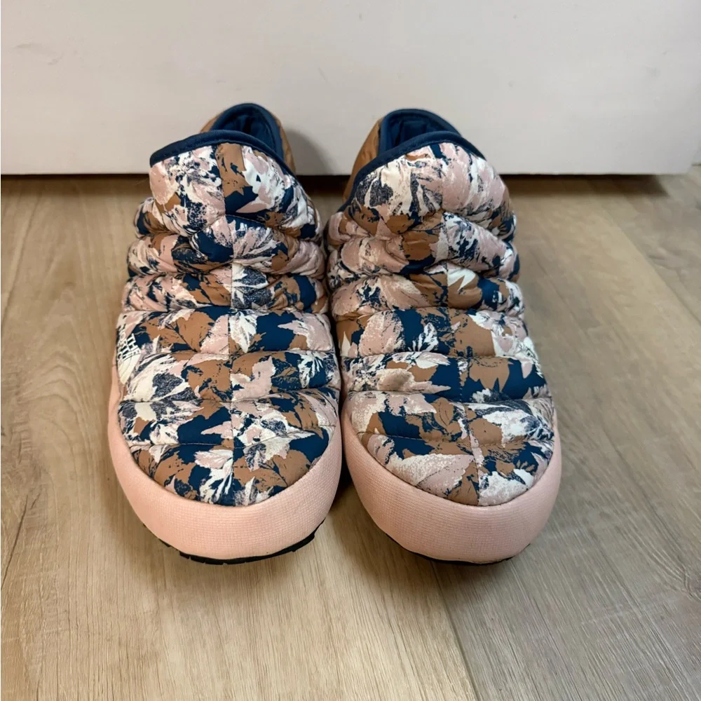 The North Face Thermoball Traction Booties women’s Size 7 - Picture 2 of 8